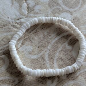 Bracelets White Shell Bead Stretch Bracelet